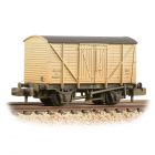 BR 10T Insulated Van B872177, BR White Livery, Weathered