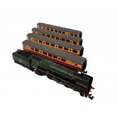 Dapol N Scale, 2S-017-010 BR 7 Standard 'Britannia' Class 4-6-2, 70039, 'Sir Christopher Wren' BR Lined Green (Early Emblem) Livery with Four Gresley Crimson & Cream Coaches small image