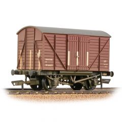 Bachmann Branchline OO Scale, 37-902B BR (Ex GWR) 12T Shock Van Planked Ends W139577, BR Bauxite (Early) Livery, Weathered small image