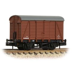 Graham Farish N Scale, 377-429 BR (Ex SR) 12T Ventilated Van, Even Planked 48427, BR Bauxite (Early) Livery small image