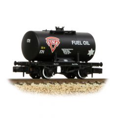 Graham Farish N Scale, 378-003A Private Owner 14T Class B Anchor Mounted Tank Wagon 171, 'Fina', Black Livery small image