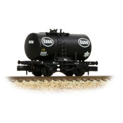 Graham Farish N Scale, 378-005A Private Owner 20T Class B Anchor Mounted Tank Wagon 2686, 'Esso', Black Livery small image