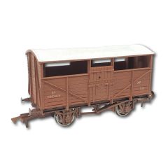 Dapol OO Scale, 4F-020-034 BR (Ex GWR) 8T Cattle Wagon B893325, BR Bauxite Livery, Weathered small image
