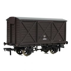 EFE Rail OO Scale, E87054 SR (Ex LSWR) LSWR 10T Ventilated Van 42232, SR Brown (Post 1936) Livery small image