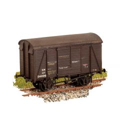 Parkside Models by Peco OO Scale, PC591 SR 12T Uneven Planked Ventilated Van small image