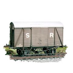 Parkside Models by Peco OO Scale, PC594 SR 12T Even Planked Ventilated Box Van small image