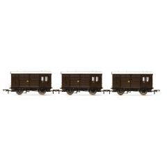 Hornby OO Scale, R6883 GWR N13 Horse Box 554, 555, 556, GWR Brown (Shirtbutton) Livery Three Pack small image